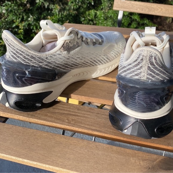 NWT Anta Men's White and Gray Athletic Sneakers - Picture 5 of 9